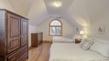 3 habitaciones, escritorio, wifi gratis y ropa de cama