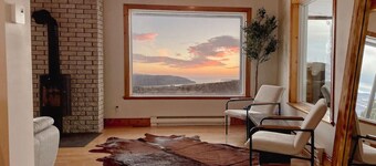 Cozy Haven w/ Spa & Stunning Views