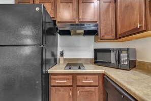 Refrigerador, microondas, parrilla de estufa y lavavajillas