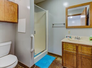 Bathroom - Cozy Lake Front Room! H3 (Vicksburg)