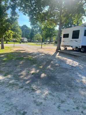 Property grounds - Eagle Lake RV Spot 50AMP, Private Boat Ramp (Vicksburg)
