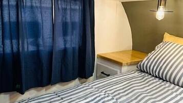 WiFi, bed sheets