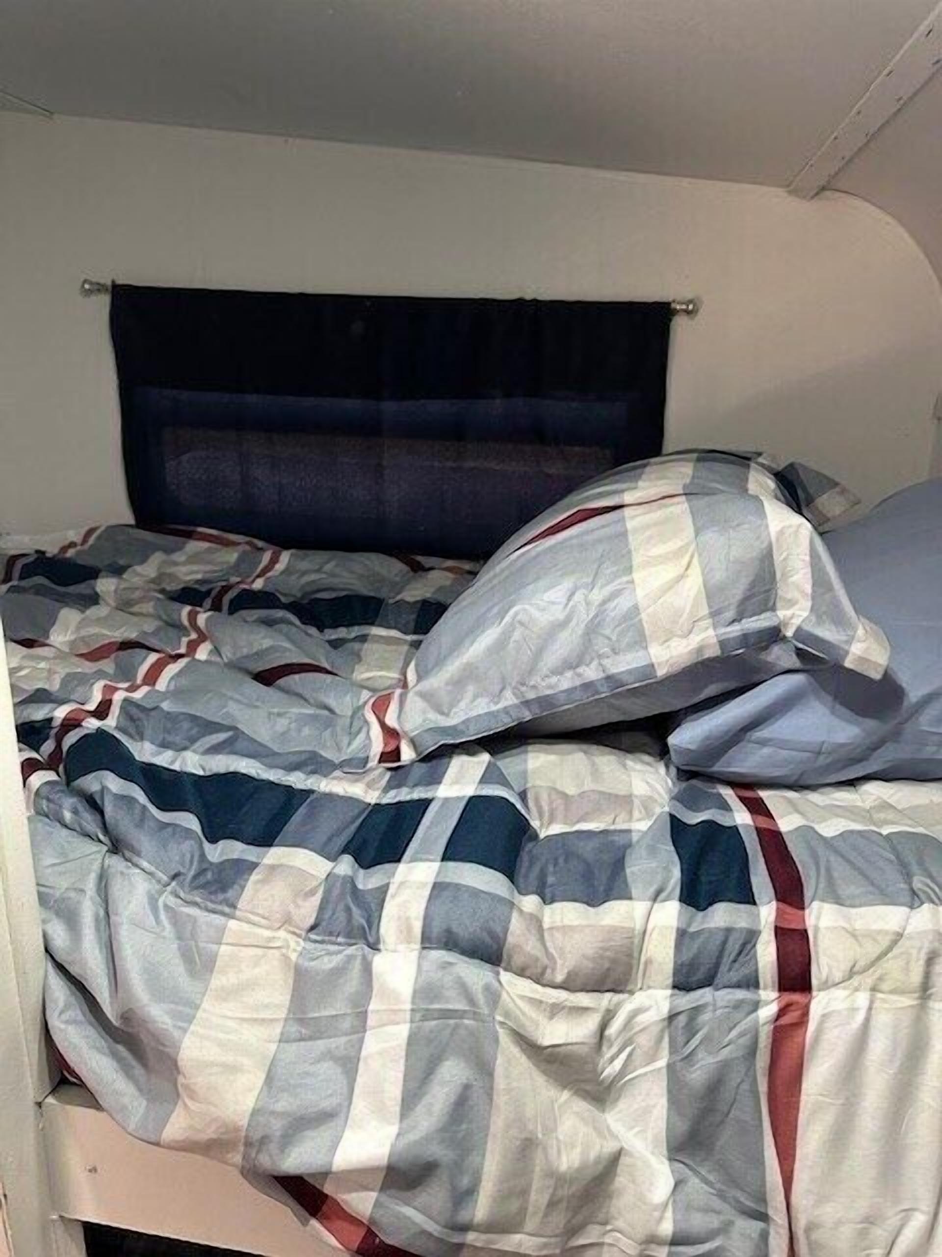 WiFi, bed sheets