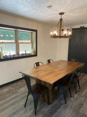 Dining - Modern Oasis for your New River Gorge Adventures (Mount Nebo)