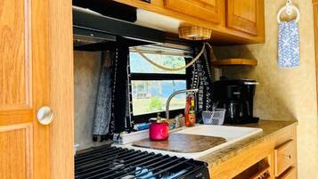 Cookware/dishes/utensils