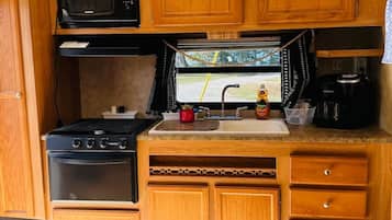 Cookware/dishes/utensils