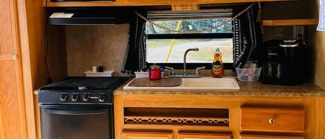 Cookware/dishes/utensils