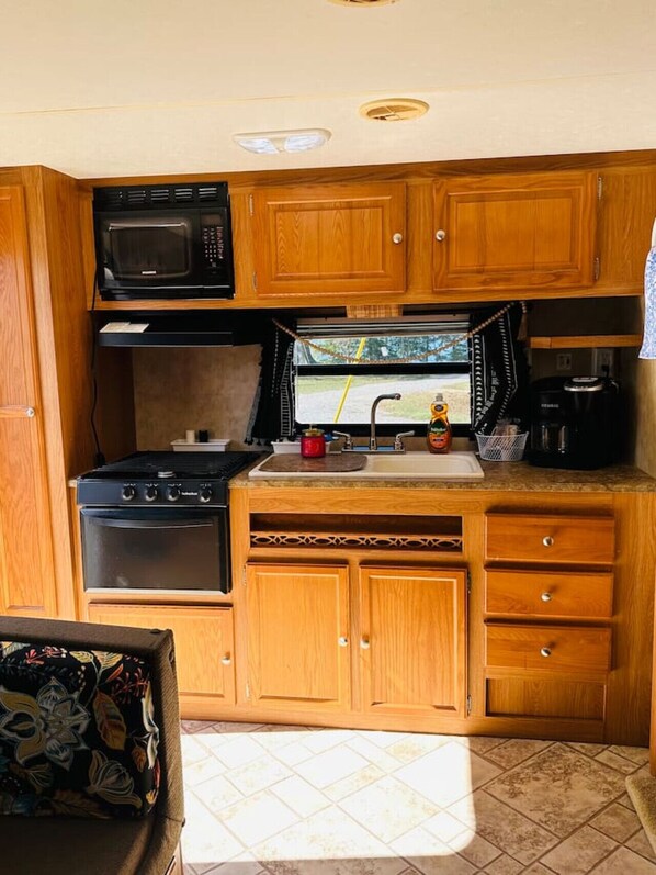 Cookware/dishes/utensils