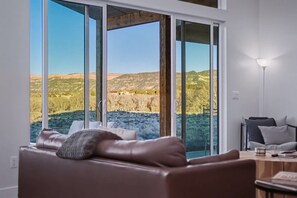 Smart TV, fireplace, offices