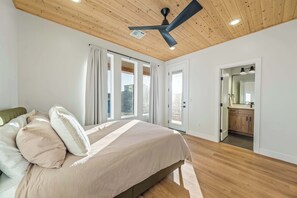 A bedroom with a bed, a ceiling fan, and a view to the outside. - The Cliffs - Bryce Canyon-Zion- Hot Tub- Family Home Sleeps 10 (Hatch)