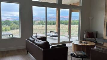 Smart TV, fireplace, offices