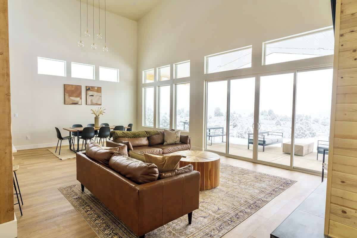 Smart TV, fireplace, offices