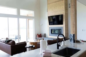 Unclassified image, 4 of 88, button