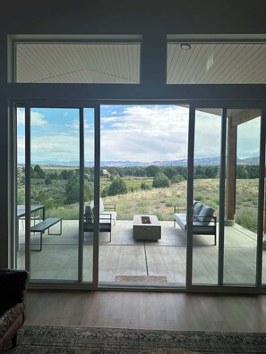 Unclassified image, 5 of 88, button