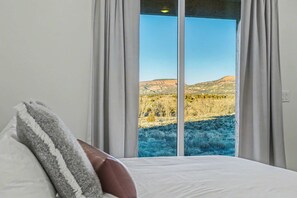 3 bedrooms, iron/ironing board, travel crib, free WiFi - The Cliffs – Bryce Canyon+Zion |Hot Tub| Sleeps 10 (Hatch)