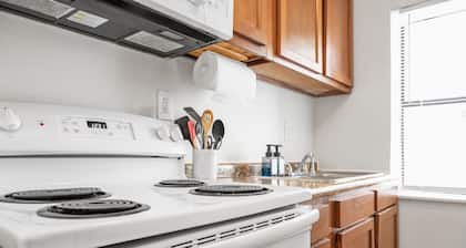 Relaxed and Comfortable Living in Trendy Midtown