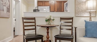 Easy Living in Midtown – 18A