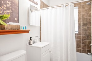 Towels, soap, shampoo, toilet paper