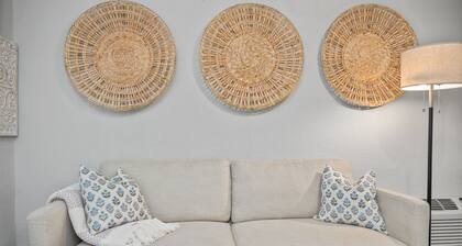 Relaxed and Comfortable Living in Trendy Midtown