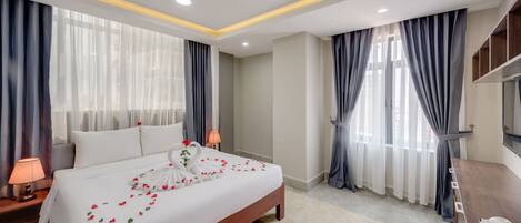 2 habitaciones, escritorio, tabla de planchar con plancha y wifi