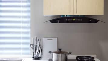 Fridge, microwave, dishwasher, coffee/tea maker