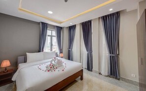 2 habitaciones, escritorio, tabla de planchar con plancha y wifi 