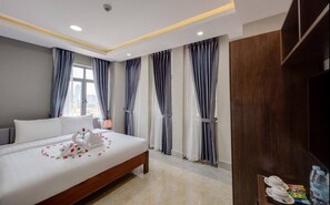2 habitaciones, escritorio, tabla de planchar con plancha y wifi 