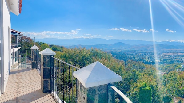 Property grounds - Luxury Mexican Villa with Unbeatable Views (Rancho San Diego)