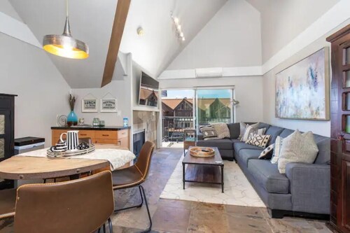 Ski In/Out 2 BR/3 BA Top Flr End Unit w/AC! @ PCMR