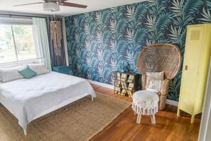 3 bedrooms, desk, iron/ironing board, free WiFi - Spacious and Private Mid-Century Home
(Columbus)