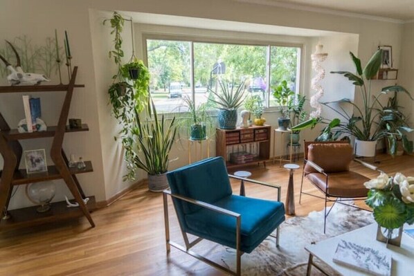 Interior - Spacious and Private Mid-Century Home
(Columbus)