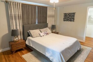 3 Schlafzimmer, Schreibtisch, Bügeleisen/Bügelbrett, kostenloses WLAN
