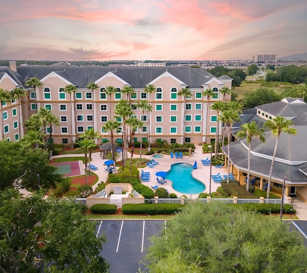 Exterior - Suites at Lake Buena Vista close Disney Springs with free parking (Orlando)