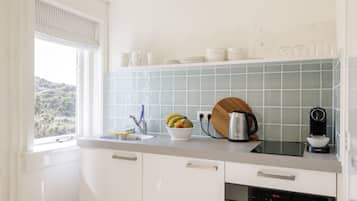 Studio Besar | Dapur pribadi | Lemari es, oven, kompor, dan mesin espresso