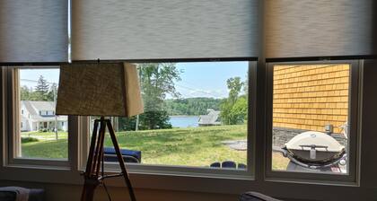 Cozy Cottage with stunning views of Stover's Cove.