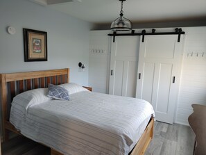 1 dormitorio, tabla de planchar con plancha, wifi y ropa de cama