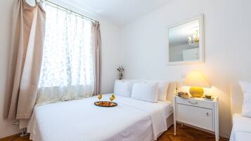 5 bedrooms, iron/ironing board, bed sheets