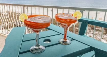 New Beautiful 3bed/2bath Beachfront Condo!