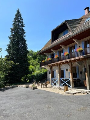 Front of property - La Maison du Chevalier - Chambres et tables d'hôtes - adults only (Marat)