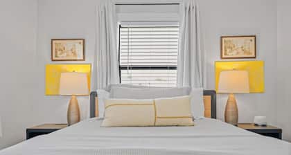 Mid Century Remodeled Suite in Midtown – 20A