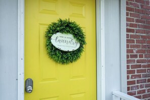 Exterior detail - Mid Century Remodeled Suite in Midtown – 20A (Mobile)