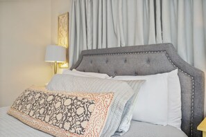 2 bedrooms, iron/ironing board, WiFi, bed sheets - Stylish Midtown Flat – 20B (Mobile)