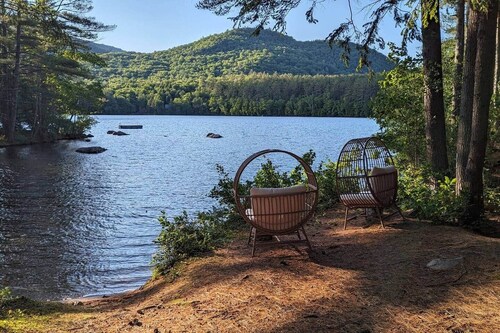 Lakefront & Ski Retreat with a Private Beach