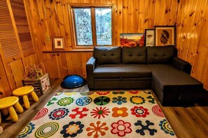 Smart TV, chimenea y tenis de mesa