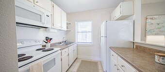 Easy Living in Midtown – 22A
