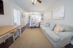 Living area - Easy Living in Midtown – 22A (Mobile)