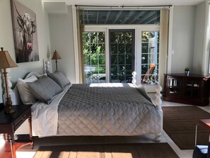 Premium Suite, Pool Access, Pool View | Premium bedding, in-room safe, blackout curtains, free WiFi - Caledon Manor and Country Inn (Caledon)