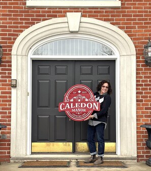 Exterior detail - Caledon Manor and Country Inn (Caledon)