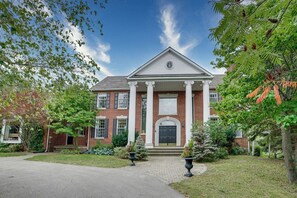 Front of property - Caledon Manor and Country Inn (Caledon)