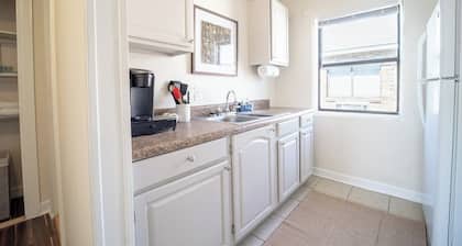 Comfy and Relaxed 2-Bedroom Loft in Midtown